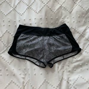 Black and White Patterned Nike Dri-Fit Shorts For Working Out Size Medium